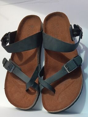 B WOMENS STRAPPY SANDALS WITH  BUCKLE BLACK LEATHER SIZE 11